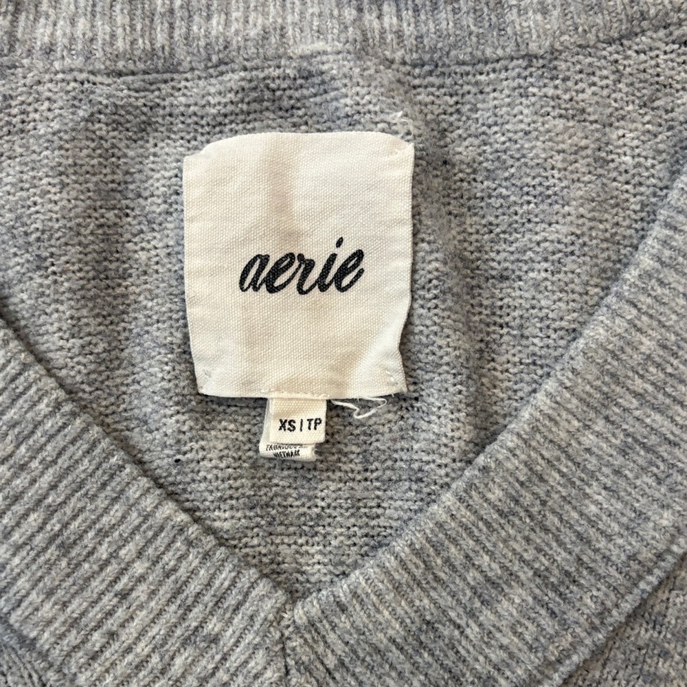 Aerie Light Gray V-Neck Knit Sweater (size XS) - Picture 2 of 12